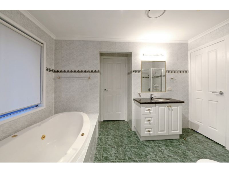 400 Dandelion Drive, Rowville VIC 3178