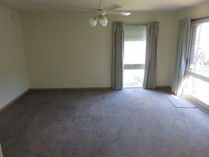 15 Lakeside Boulevard, Rowville VIC 3178
