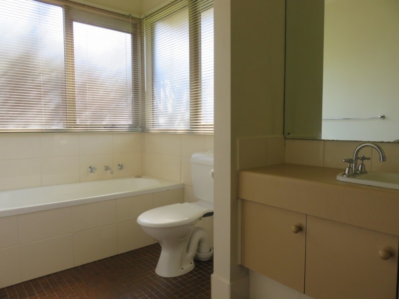 15 Lakeside Boulevard, Rowville VIC 3178
