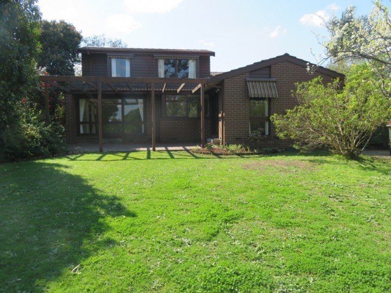 15 Lakeside Boulevard, Rowville VIC 3178