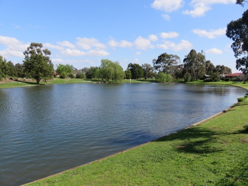 15 Lakeside Boulevard, Rowville VIC 3178