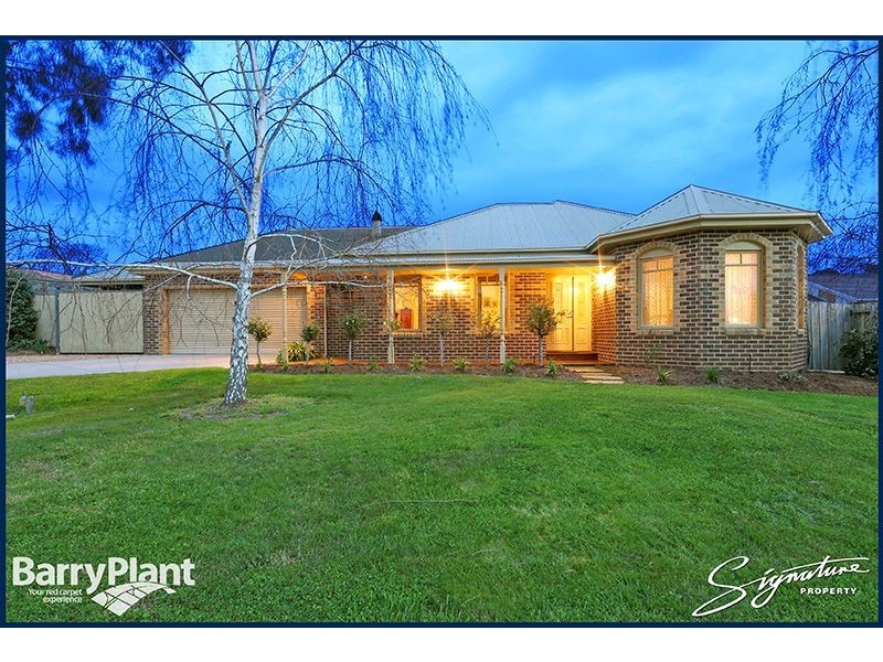 15 Brooklyn Bay Close, Rowville VIC 3178