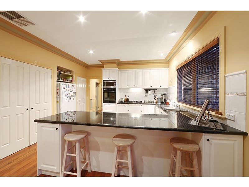 15 Brooklyn Bay Close, Rowville VIC 3178