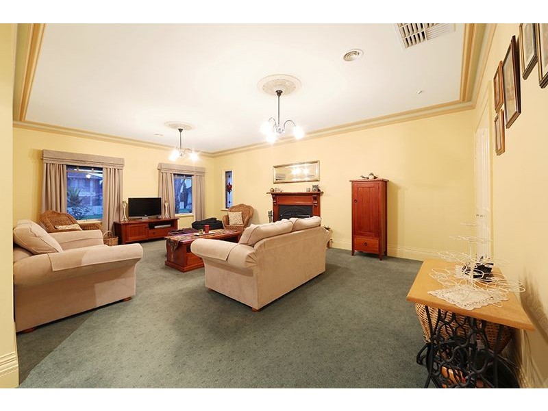 15 Brooklyn Bay Close, Rowville VIC 3178