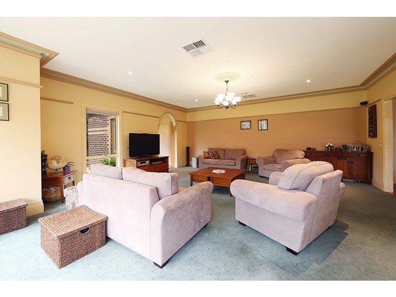 15 Brooklyn Bay Close, Rowville VIC 3178