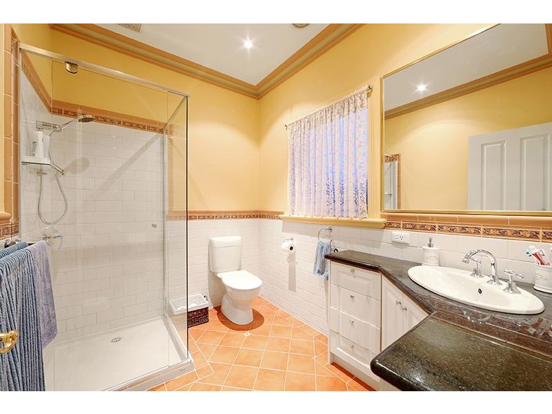 15 Brooklyn Bay Close, Rowville VIC 3178