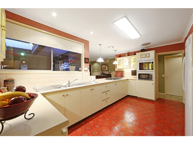 28 Cambden Park Parade, Ferntree Gully VIC 3156