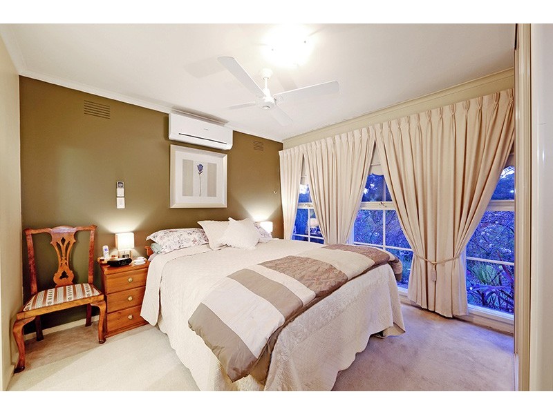 28 Cambden Park Parade, Ferntree Gully VIC 3156