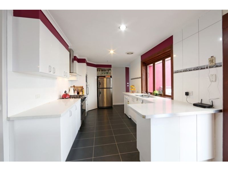 27 Hillview Avenue, Rowville VIC 3178