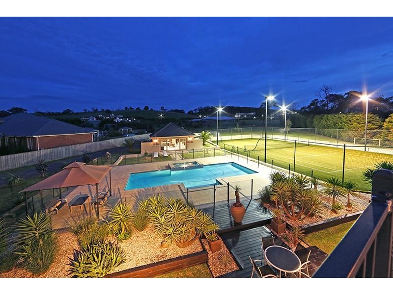 121 Grange Drive, Lysterfield VIC 3156