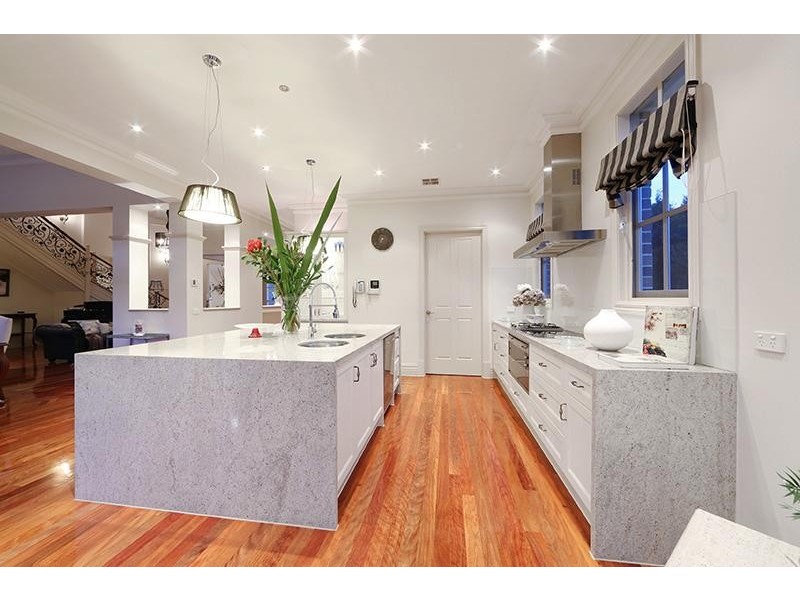 121 Grange Drive, Lysterfield VIC 3156