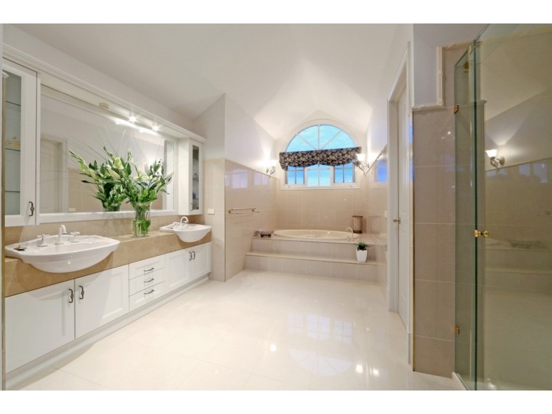 121 Grange Drive, Lysterfield VIC 3156