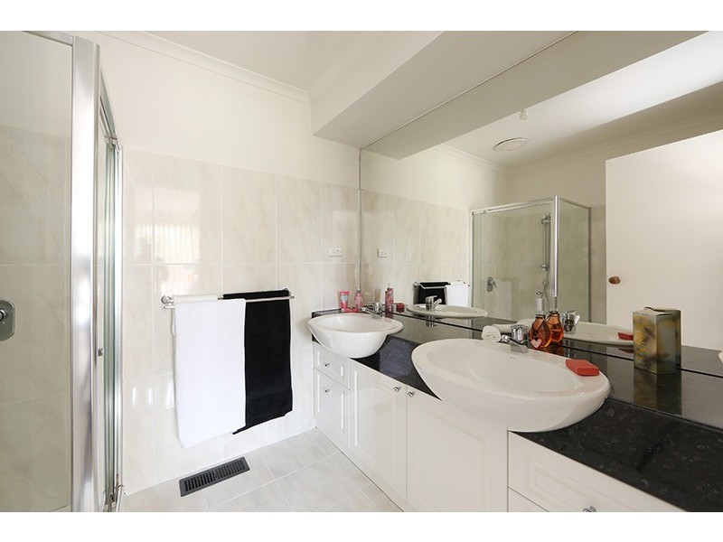 8 Ontario Place, Rowville VIC 3178