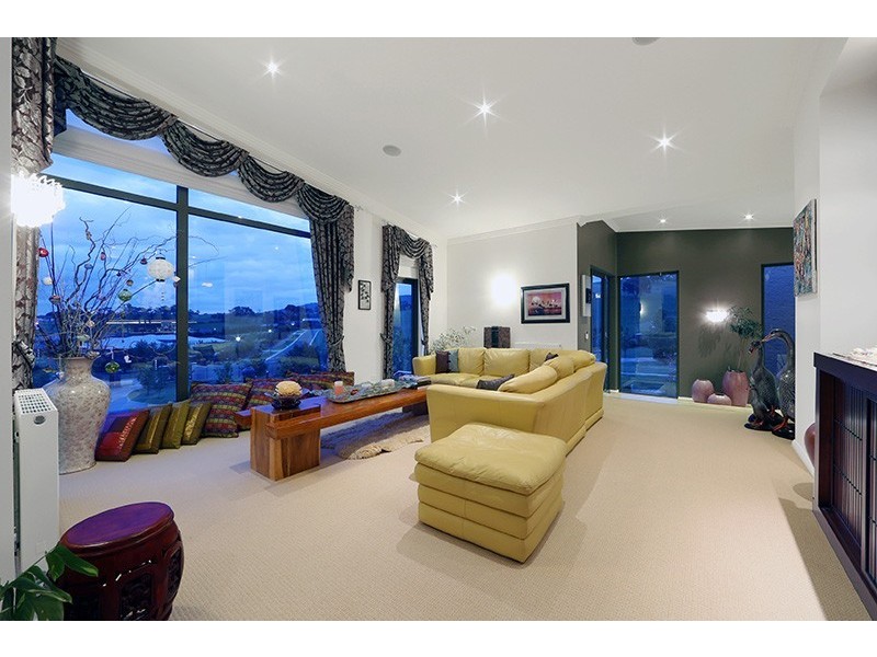 18 Logan Court, Lysterfield VIC 3156