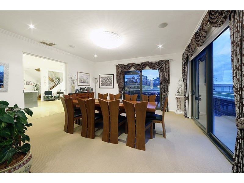 18 Logan Court, Lysterfield VIC 3156