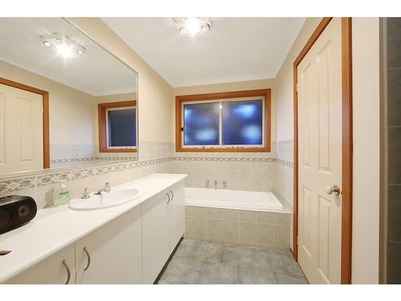 42 Fairway Drive, Rowville VIC 3178