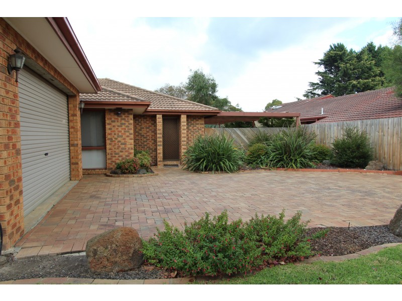 7 Halsbury Drive, Rowville VIC 3178