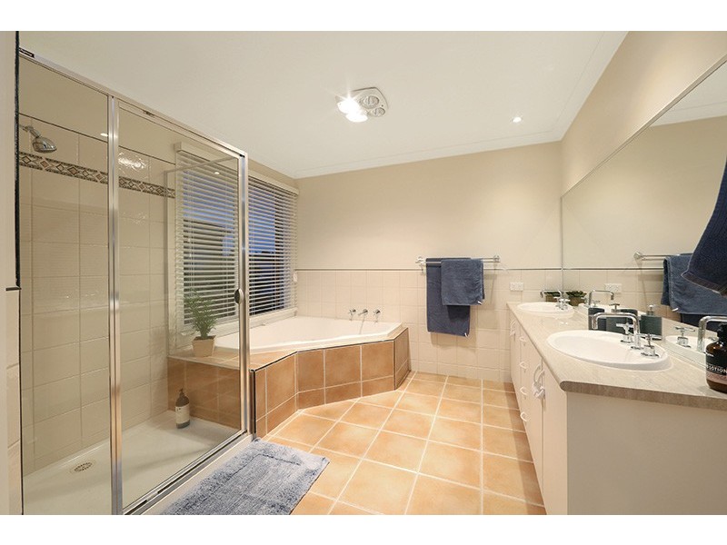 67 Fairway Drive, Rowville VIC 3178