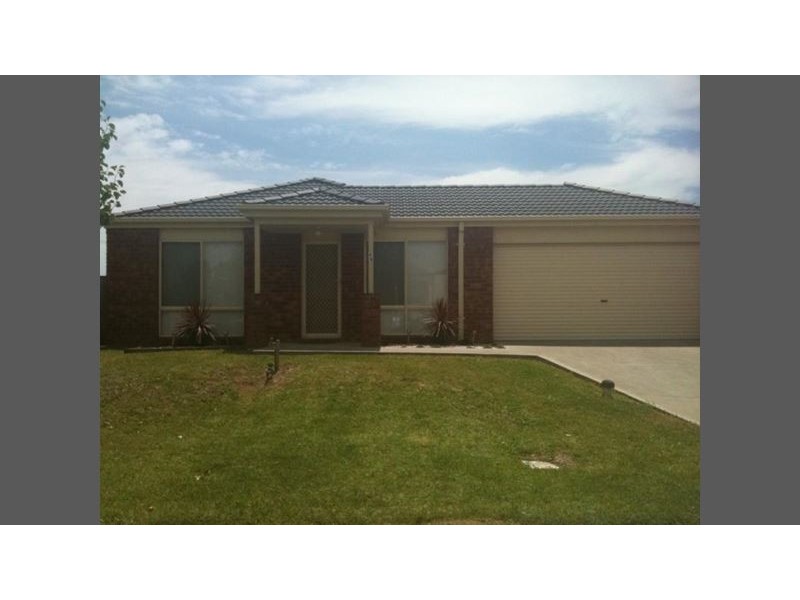 46 Miralie Way, Cranbourne West VIC 3977