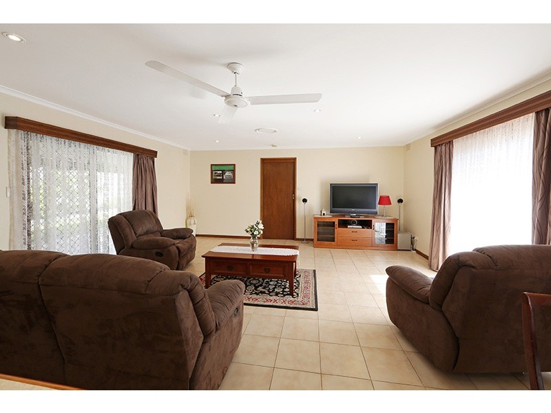 12 Silverton Drive, Ferntree Gully VIC 3156