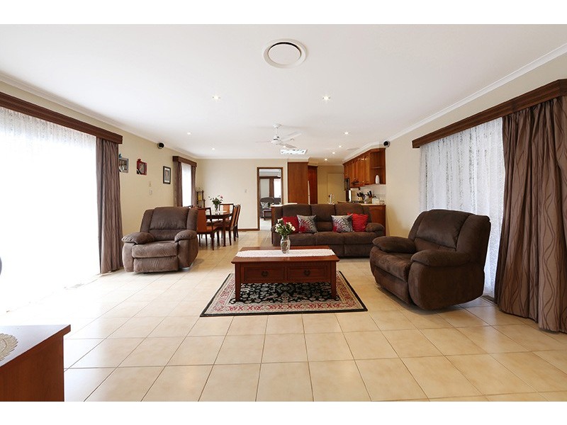 12 Silverton Drive, Ferntree Gully VIC 3156