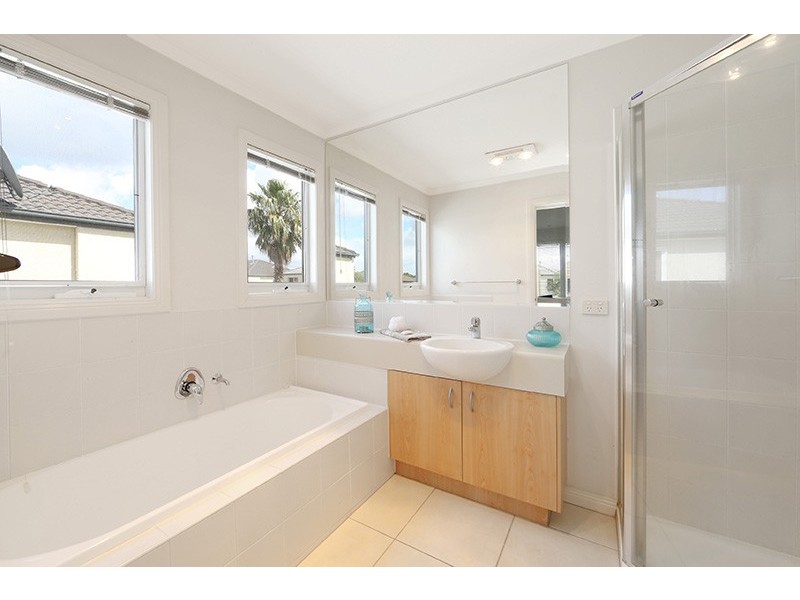 128 Sovereign Manors Crescent, Rowville VIC 3178