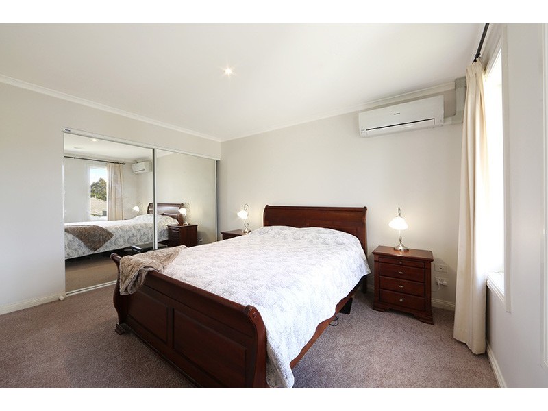 128 Sovereign Manors Crescent, Rowville VIC 3178