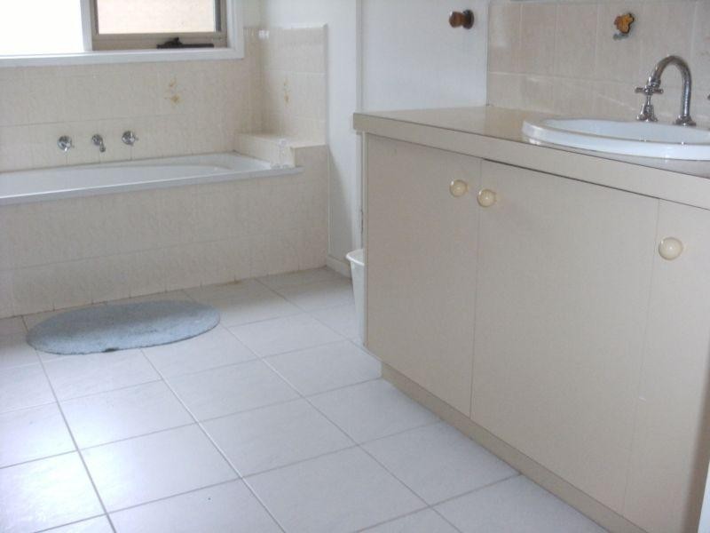 8 Settlers Court, Rowville VIC 3178