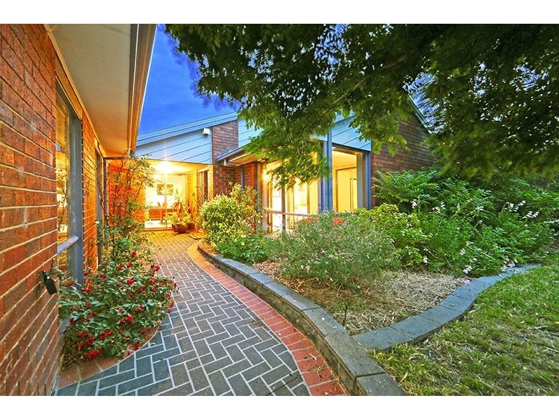 6 The Fairway, Rowville VIC 3178
