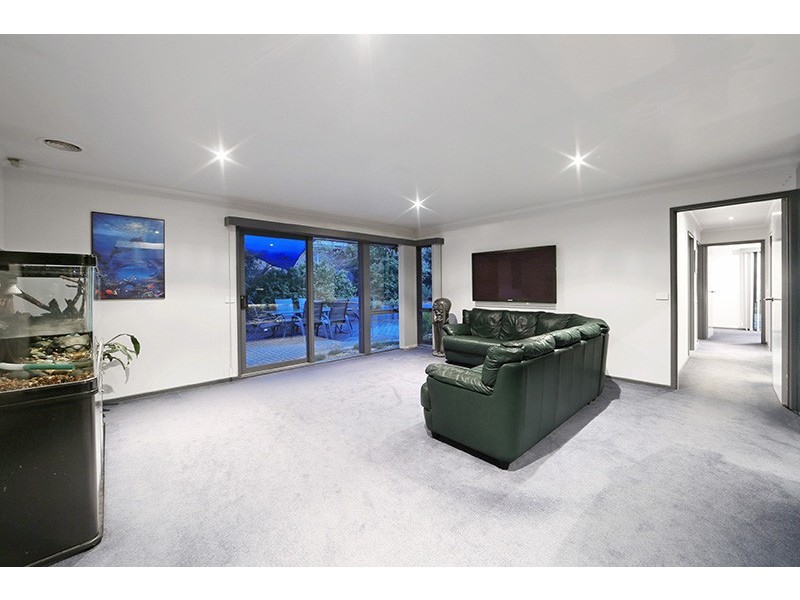 6 The Fairway, Rowville VIC 3178