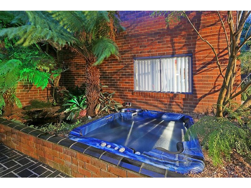 6 The Fairway, Rowville VIC 3178