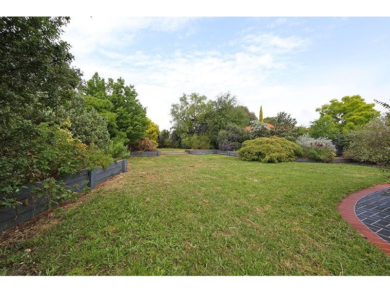 6 The Fairway, Rowville VIC 3178