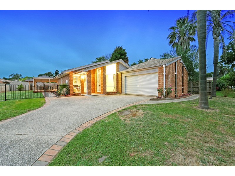 6 Pinehill Drive, Rowville VIC 3178