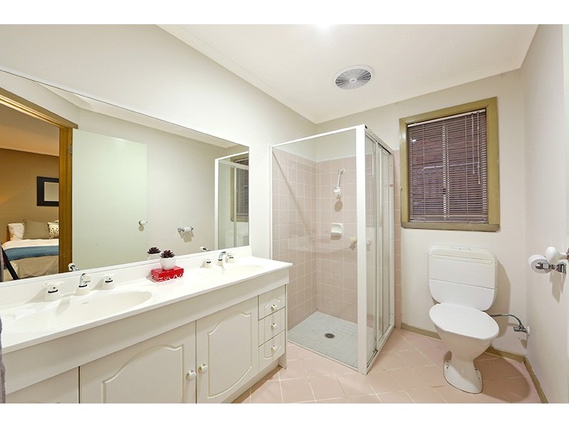 6 Pinehill Drive, Rowville VIC 3178