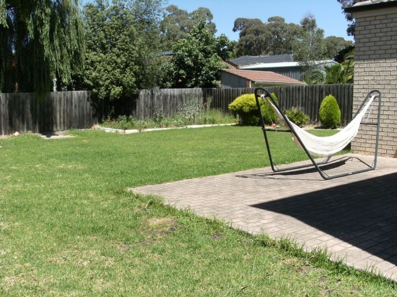 8 Tanglewood Road, Rowville VIC 3178