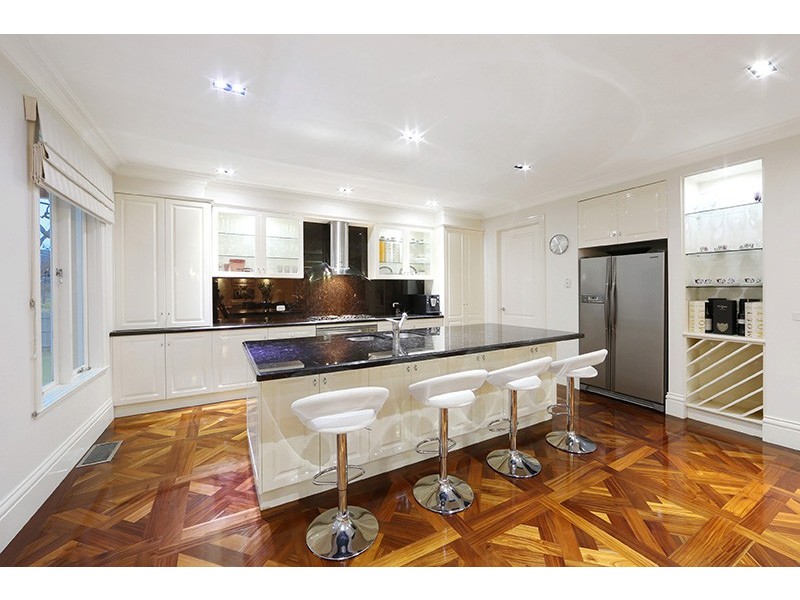 8 Harry Nance Close, Lysterfield VIC 3156