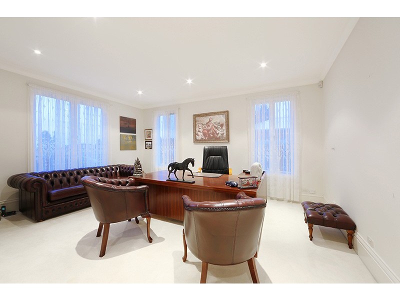 8 Harry Nance Close, Lysterfield VIC 3156