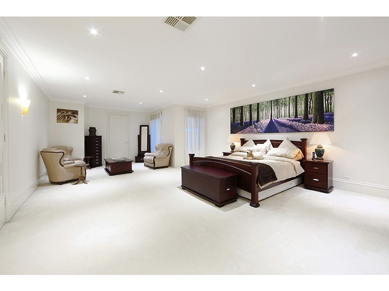 8 Harry Nance Close, Lysterfield VIC 3156