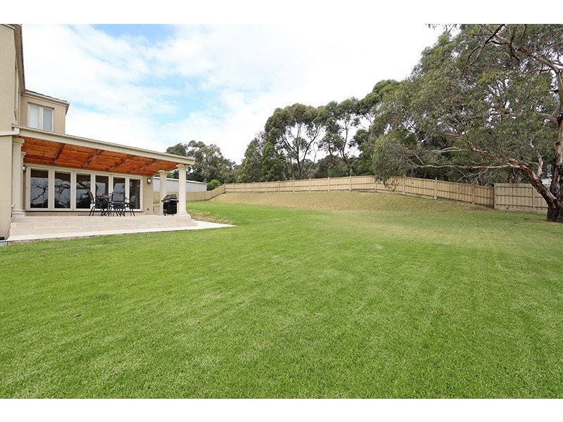 8 Harry Nance Close, Lysterfield VIC 3156