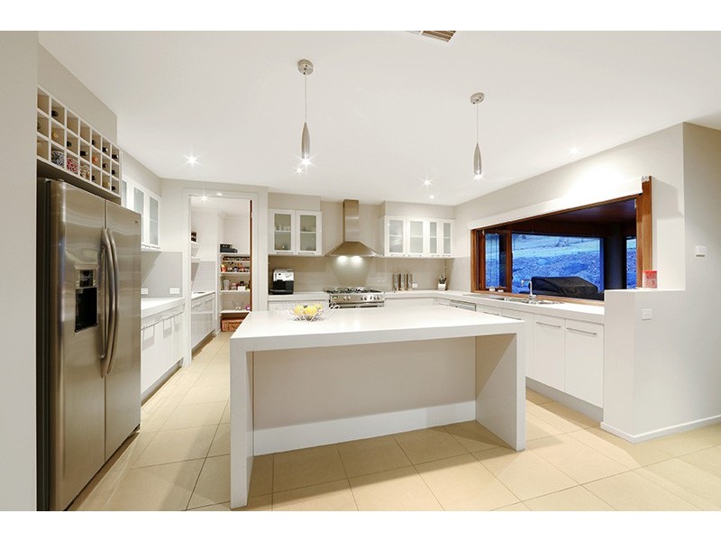 16 Hill Edge Court, Lysterfield South VIC 3156