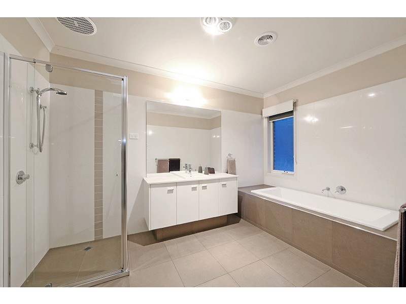 16 Hill Edge Court, Lysterfield South VIC 3156