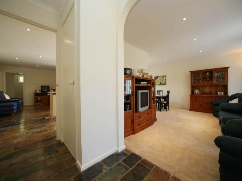 19 Metcalf Crescent, Rowville VIC 3178