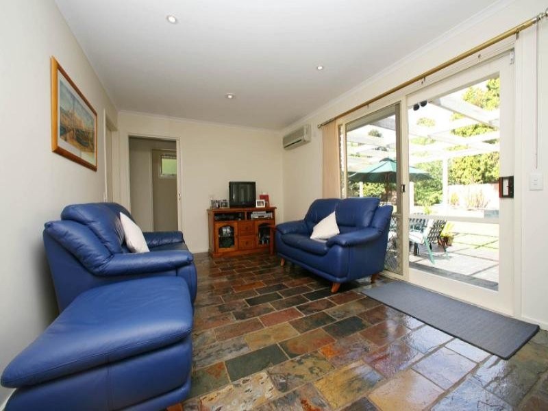 19 Metcalf Crescent, Rowville VIC 3178