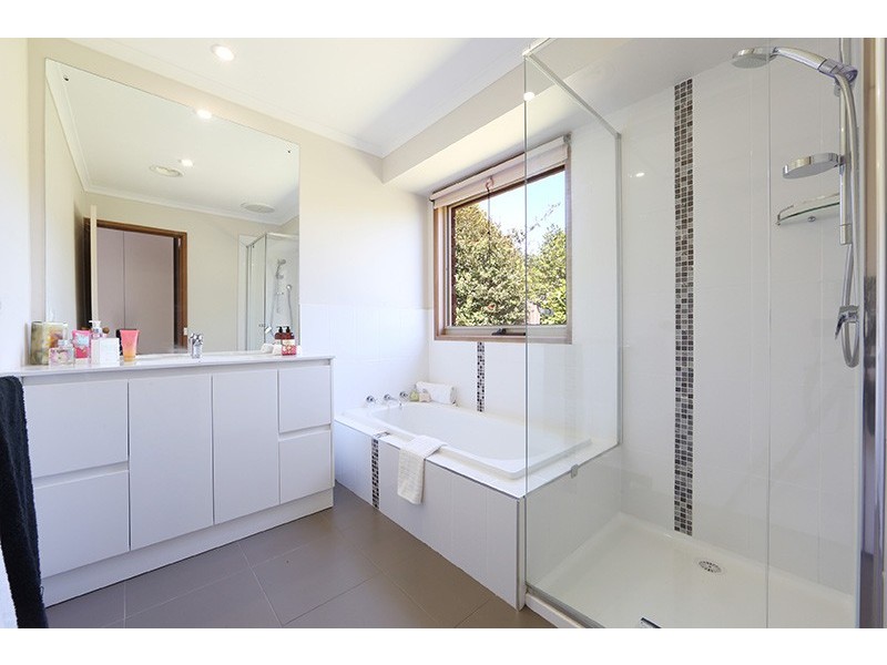 11 Vista Crescent, Rowville VIC 3178