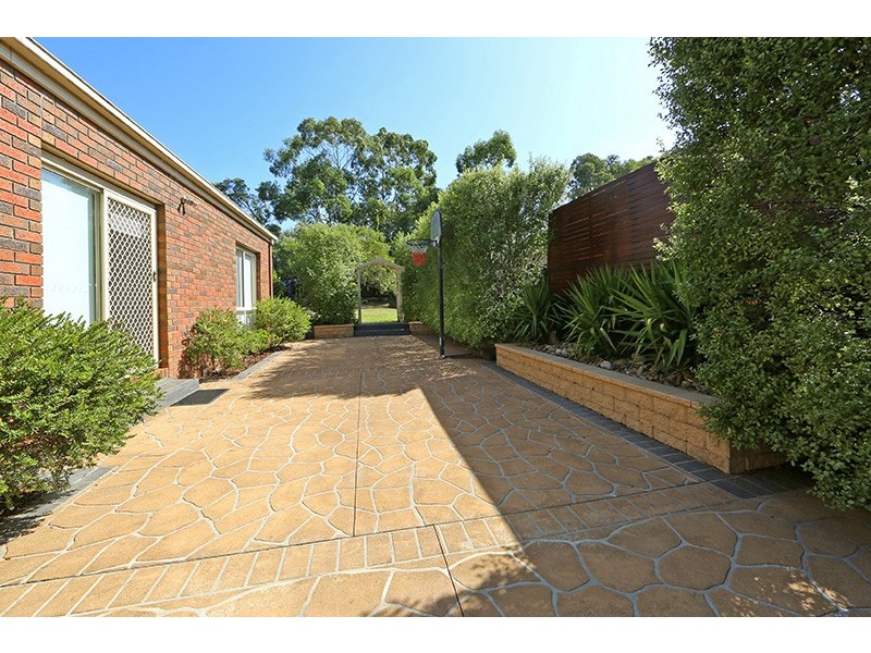 3 Yvette Drive, Rowville VIC 3178