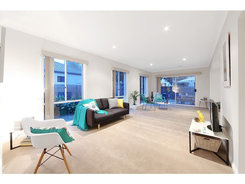 76 Sovereign Manors Crescent, Rowville VIC 3178