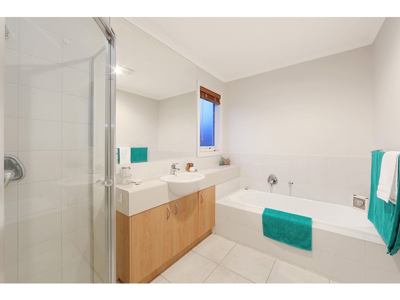 76 Sovereign Manors Crescent, Rowville VIC 3178