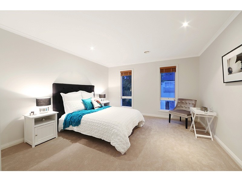 76 Sovereign Manors Crescent, Rowville VIC 3178