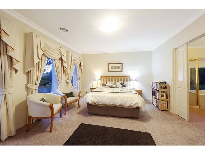 30 Helmsley Avenue, Lysterfield VIC 3156