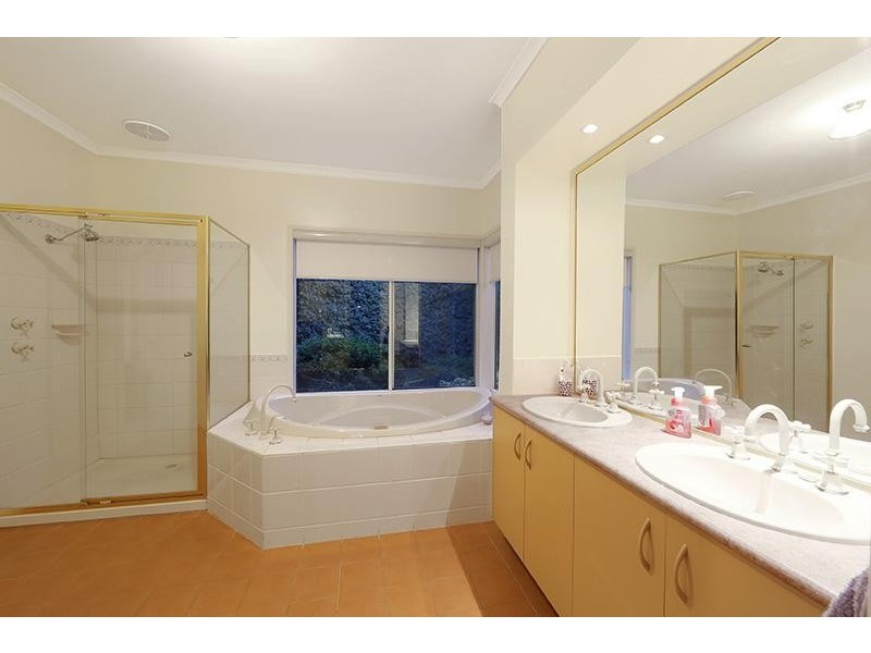 30 Helmsley Avenue, Lysterfield VIC 3156